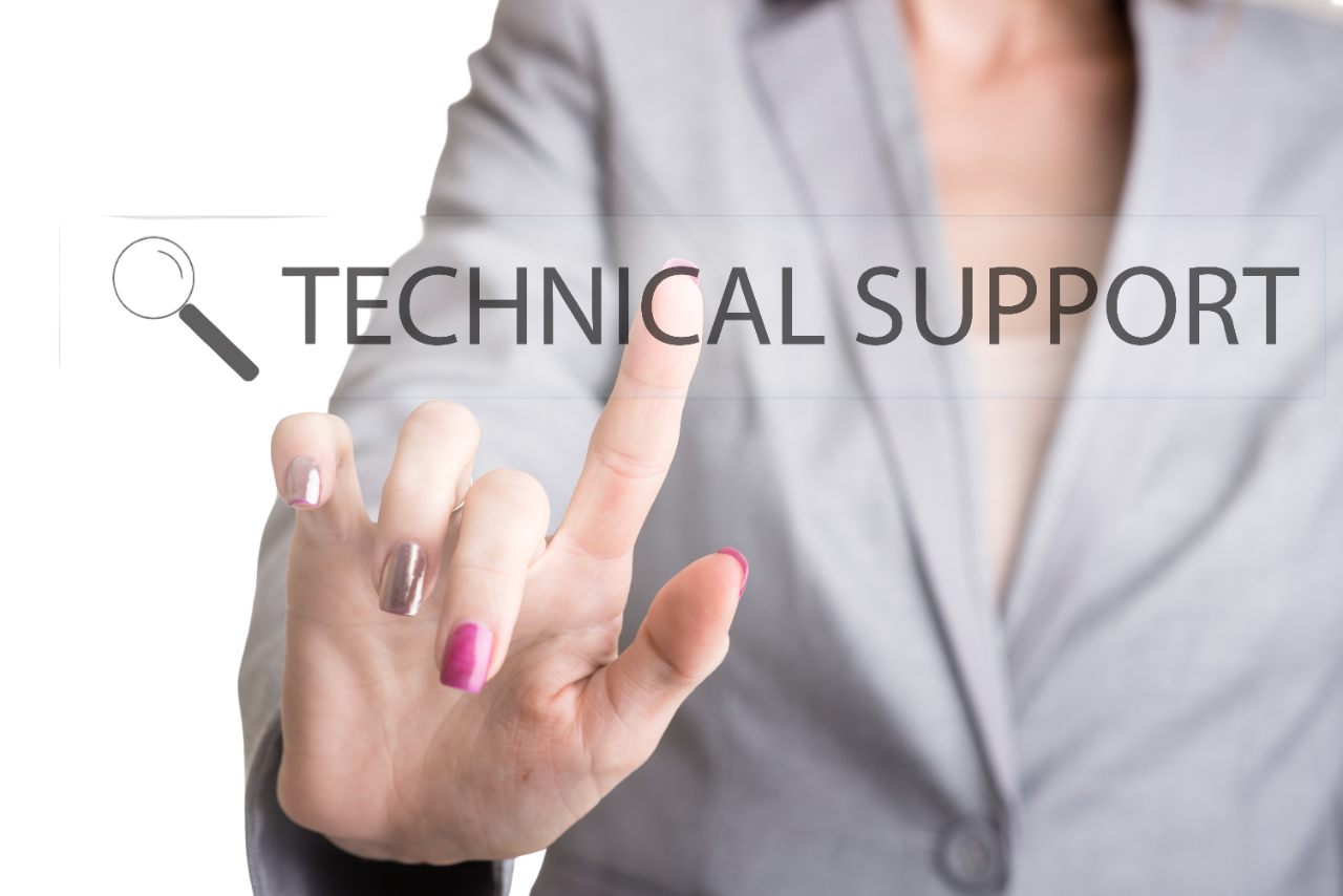 businesswoman-searching-technical-support-virtual-screen-Photoroom